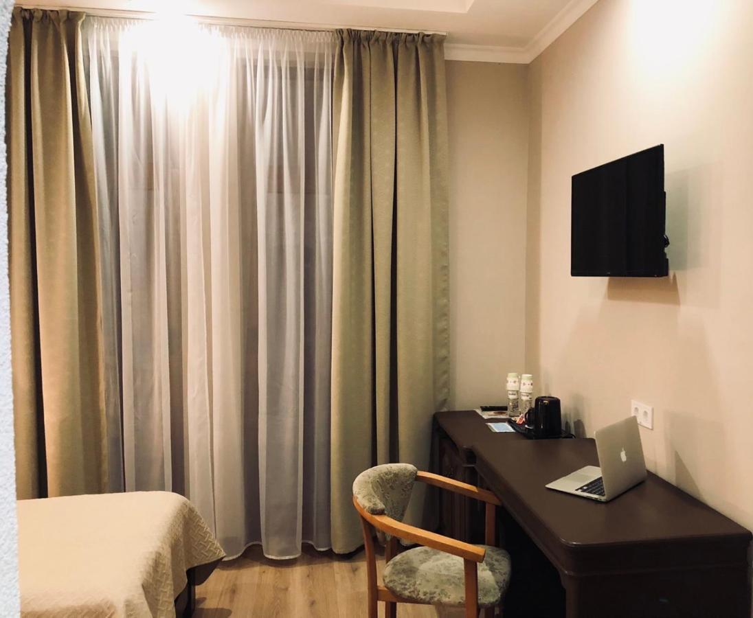 Atlant Hotel ウージュホロド エクステリア 写真