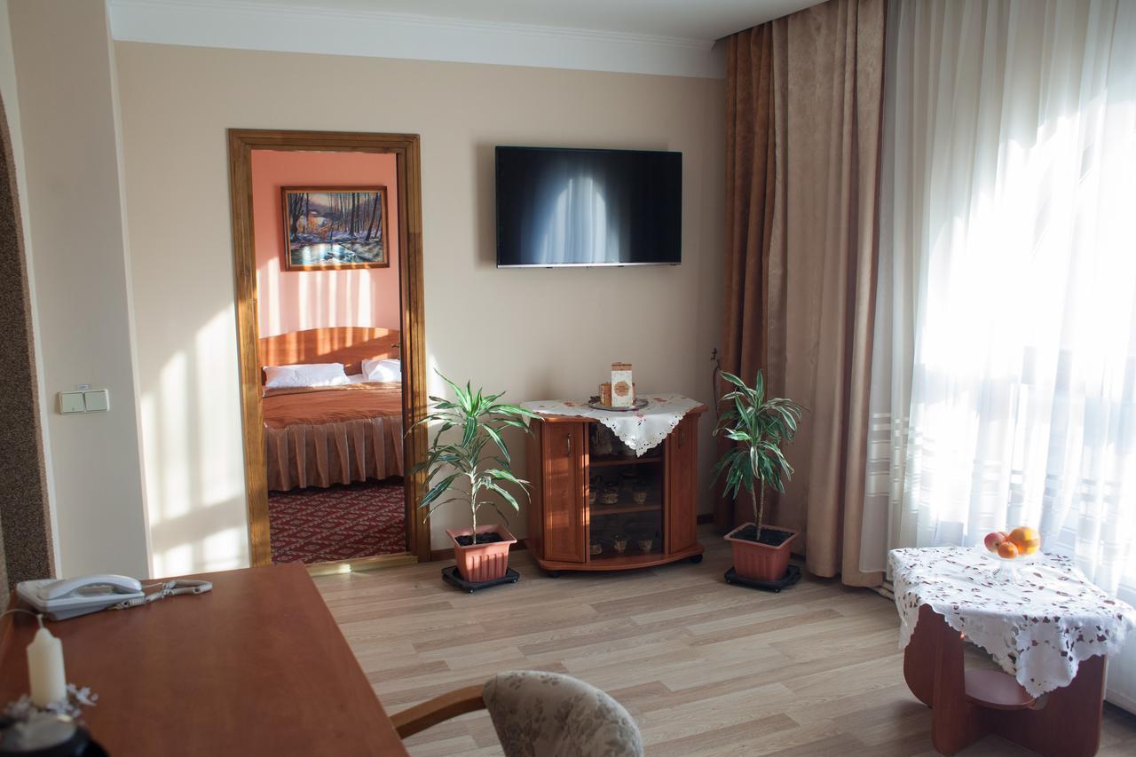 Atlant Hotel ウージュホロド エクステリア 写真